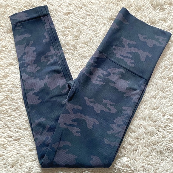 Spanx leggings size medium camouflage multi colored - Picture 10 of 10